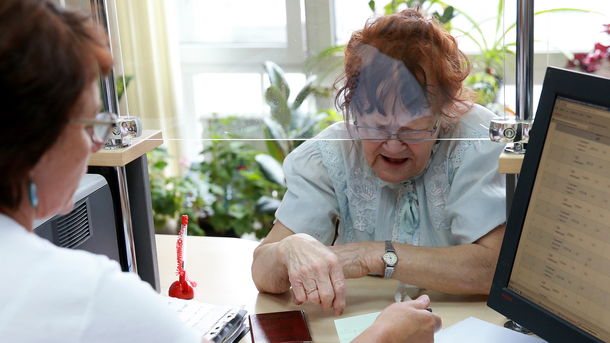 Когда украинцам повысят пенсии. Фото: архив