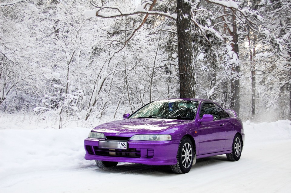 машины фиолетового цвета 
