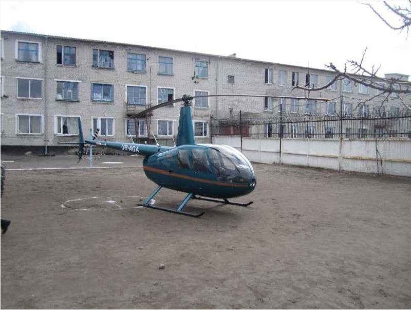 Тот самый вертолет, который приземлился в Петровской колонии