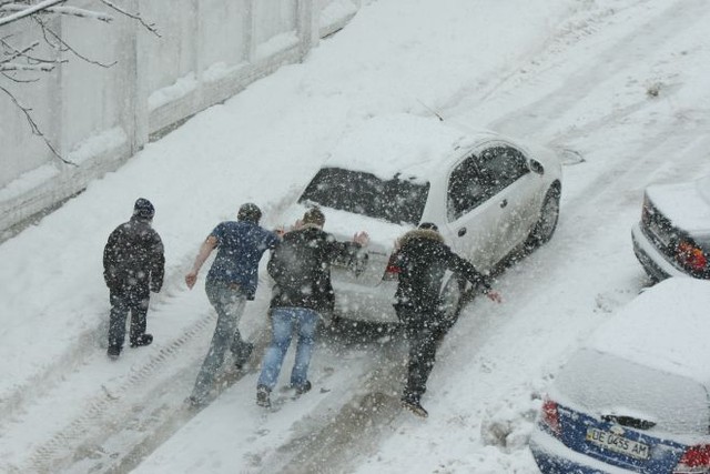 Зимы начало, первый снег - авто не так послушно