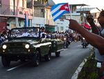 Фиделя Кастро похоронили рядом с "апостолом кубинской революции" (фото)  