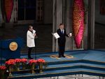 Как вручали Нобелевскую премию мира президенту Колумбии  (фото)  