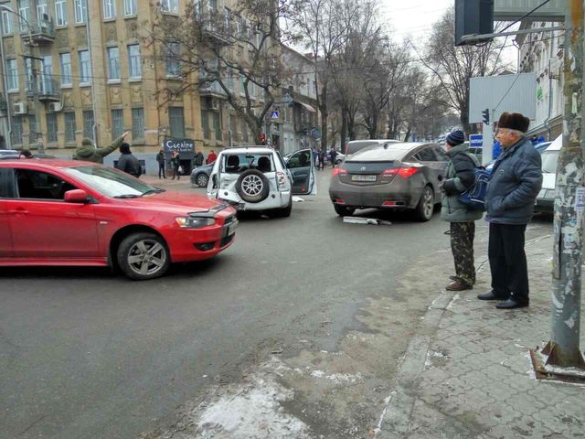 Масштабное ДТП в центре Днепра: у экскаватора отказали тормоза
