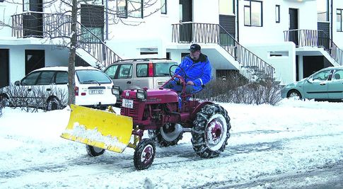  - Киевляне чистят снег сами, а в Штатах с лопатами выходит нацгвардия ,в Рейкьявике проверяют дороги скользкомером . _8bb3f1b98fc32d1f785933e64b499594