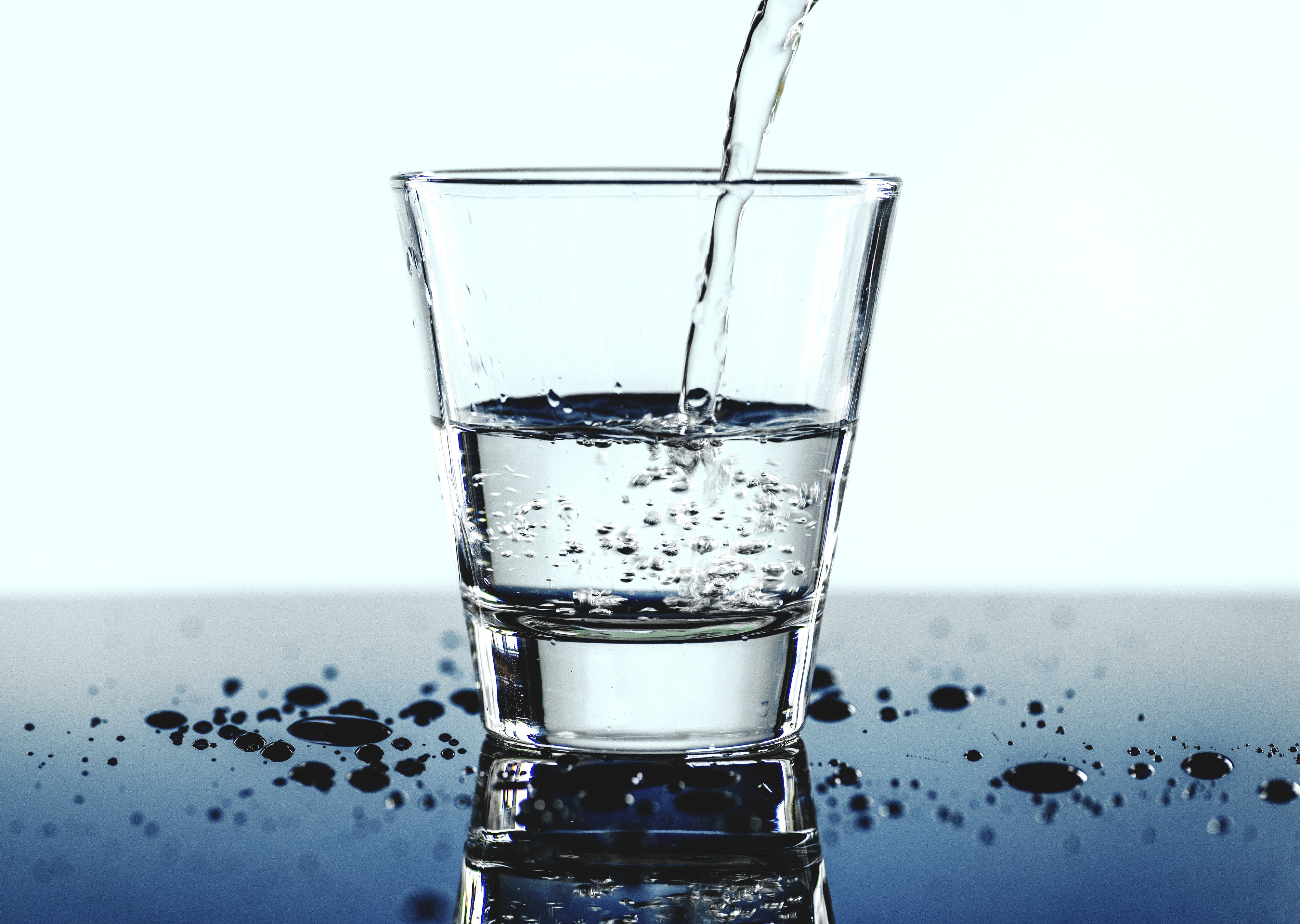 Сколько воды нужно пить в день на самом деле. Афиша Днепра