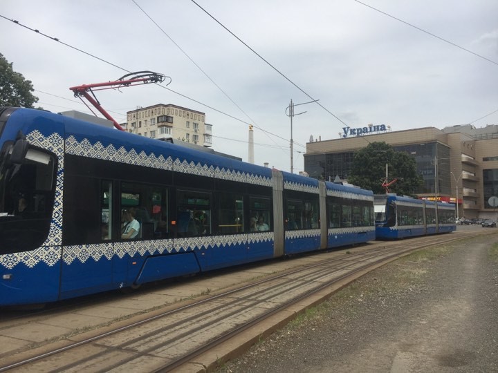 В Киеве из-за ЧП остановились трамваи