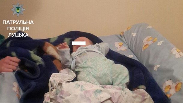 Ребенку не давали уснуть до четырех утра. Фото: патрульная полиция