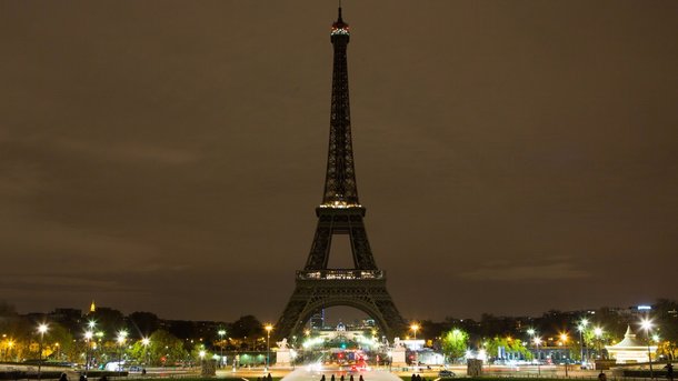 Подсветка Эйфелевой башни отключена. Фото: twitter.com/LaTourEiffel
