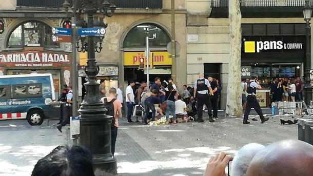 На месте теракта в Барселоне. Фото: barcelonamania.com