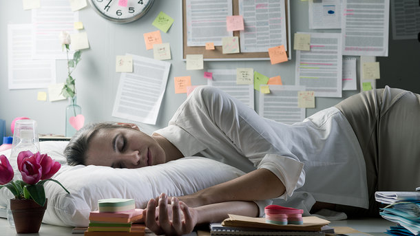 Сон длиной до получаса в дневное время положительно влияет на работу мозга, фото megaplan.ru
