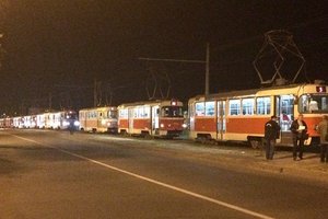 В Киеве микроавтобус врезался в трамвай