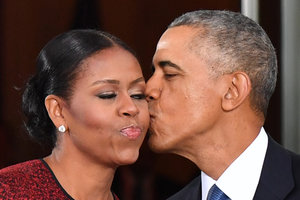 Нежные чувства: Барак Обама трогательно поздравил жену с годовщиной