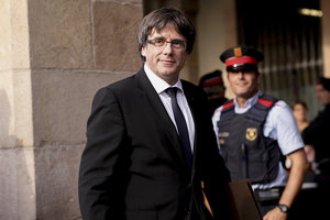 Пучдемон призвал парламент приостановить провозглашение независимости Каталонии