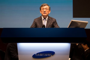 Из-за коррупционного скандала в Samsung уволился генеральный директор