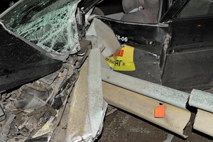 В Киеве автомобиль одной из автошкол врезался в дорожное ограждение