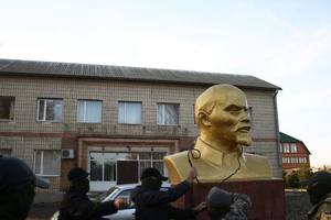 В Одесской области активисты "свергли" Ленина