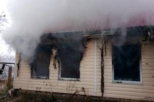 Под Киевом в пожаре погибли хозяева дома
