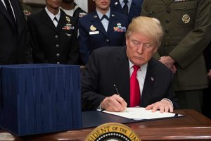 Трамп одобрил оборонный бюджет США на 2018 год
