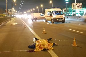 В Киеве на Ватутина автомобиль насмерть сбил пешехода
