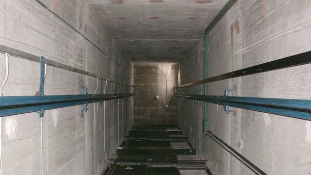 Во Львове женщина сорвалась в лифтовую шахту больницы 