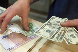 Доллар в Украине замер, а евро побил шестой рекорд за две недели