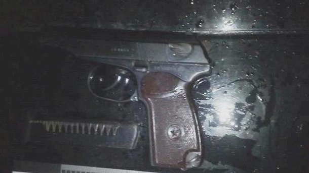 У хулигана был пистолет. Фото: патрульная полиция Львова 