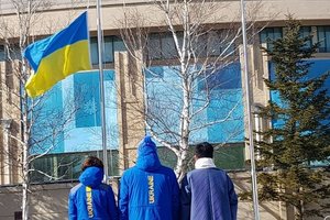 В Пхенчхане играет украинский гимн и поднимается флаг