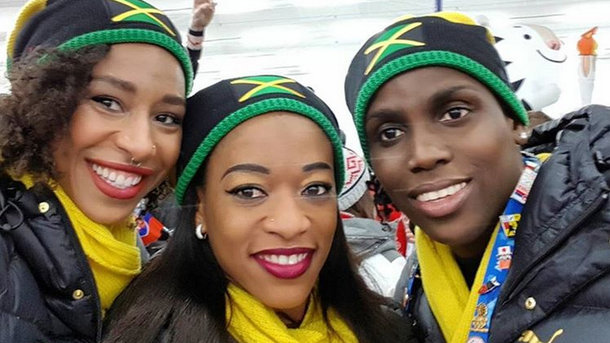 Жасмин Фенлатор-Викториан (слева) с товарищами по сборной Ямайки. Фото Instagram