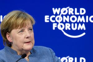 Меркель сделала заявление по Польше и Украине