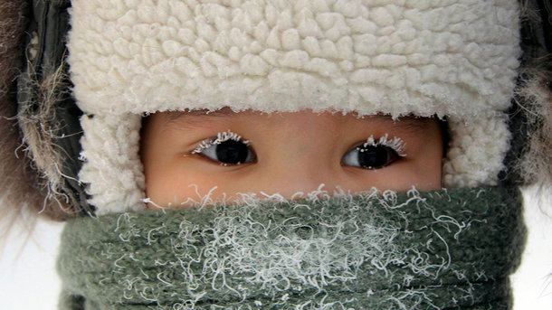 Чтобы дети не замерзли, им советуют не выходить из дома. Фото: svevgrafovna.blogspot.com