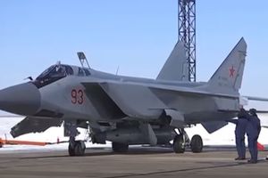 Россия похвасталась запуском гиперзвуковой ракеты "Кинжал": видео