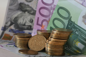 Доллар и евро в Украине стали еще дороже