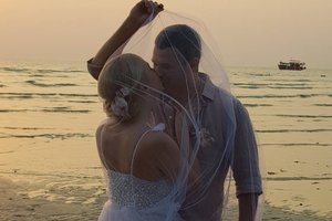 Тоня Матвиенко и Арсен Мирзоян поженились во второй раз в Таиланде