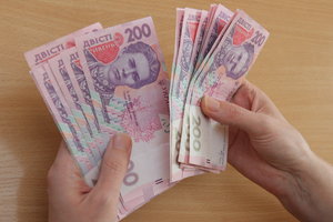 Украинцев обяжут откладывать на пенсию от двух до 15% зарплаты