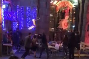 На Крещатике произошла массовая драка и погром в кафе: опубликовано видео