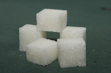 В мире рекордно подешевел сахар