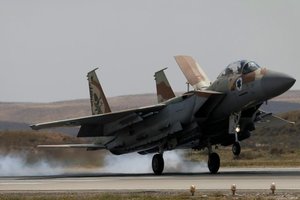 Израиль нанес удар по военному лагерю ХАМАС в Газе