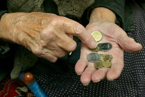 Гройсман пообещал новые повышения пенсий