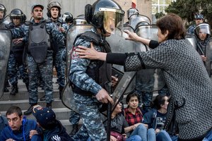 Протесты в Армении: оппозиция начала митинги в новом городе