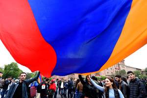 В Ереване после массовых задержаний начались новые протесты