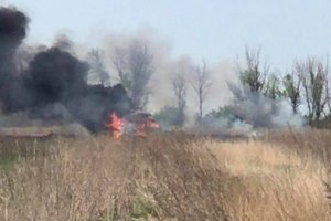 Боевики уничтожили авто с гуманитарной помощью