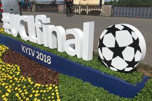 Киев украшают цветами по случаю финала Лиги чемпионов