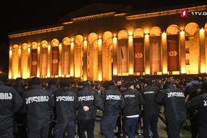 Рейды в ночных клубах Тбилиси: тысячи активистов требуют отставки премьера и главы МВД