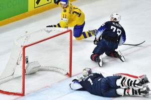 Сборная Швеции разгромила США в полуфинале ЧМ-2018 по хоккею