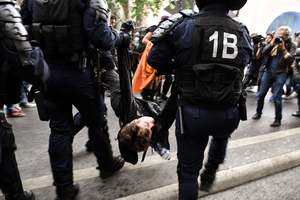 Акцию протеста в Париже разогнали водометами