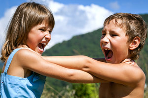 Как помочь детям перестать ругаться и ссориться: совет детских психологов