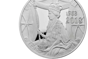 В честь королевы Великобритании выпустили гигантскую монету