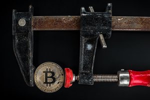 Курс Bitcoin провалился, несмотря на оптимизм аналитиков