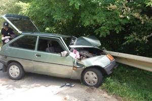 В Киевской области "Таврия" врезалась в отбойник, водитель погиб