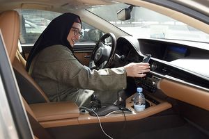 Женщины за рулем сделают Саудовскую Аравию еще богаче - Bloomberg